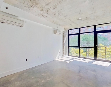 27 Montrose Avenue - Photo Thumbnail 11