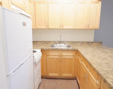 427 East 76th Street - Photo Thumbnail 2