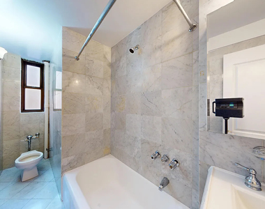 East 56th Street - Photo Thumbnail 3