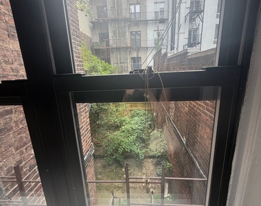East 81st - Photo Thumbnail 6