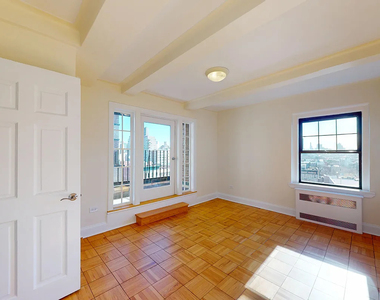 95 Christopher Street - Photo Thumbnail 3