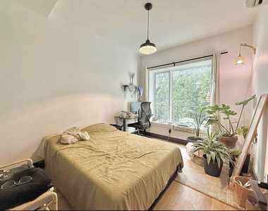 921 Gates Avenue - Photo Thumbnail 1