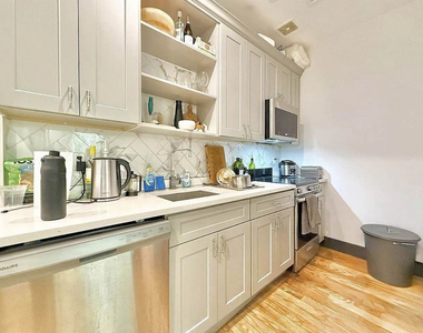 921 Gates Avenue - Photo Thumbnail 5