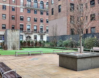 226 East 70th Street - Photo Thumbnail 11