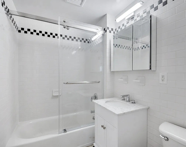 226 East 70th Street - Photo Thumbnail 5