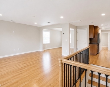 528 Cumberland St - Photo Thumbnail 6