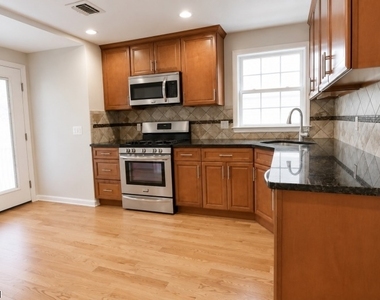 528 Cumberland St - Photo Thumbnail 13