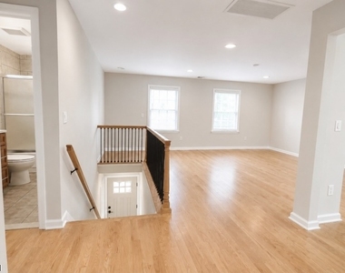 528 Cumberland St - Photo Thumbnail 4