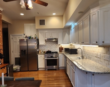 19 Western Ave - Photo Thumbnail 3