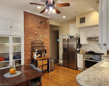 19 Western Ave - Photo Thumbnail 4