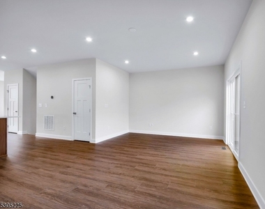 9 Peckwell St - Photo Thumbnail 8