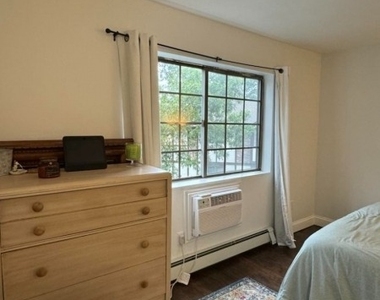 909 Thoreau Ct - Photo Thumbnail 10