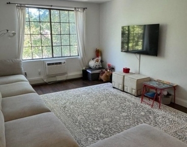 909 Thoreau Ct - Photo Thumbnail 5
