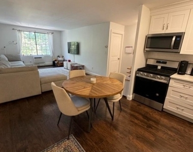 909 Thoreau Ct - Photo Thumbnail 3