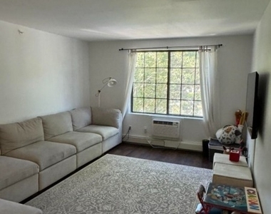 909 Thoreau Ct - Photo Thumbnail 6