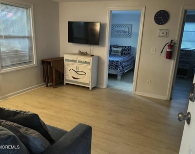 39 Sampson Avenue - Photo Thumbnail 1