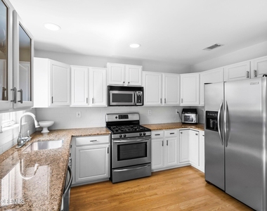 12 Vista Shores Drive - Photo Thumbnail 7