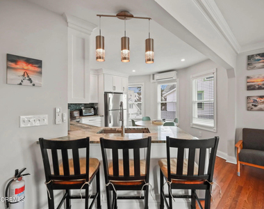 110 11th Avenue - Photo Thumbnail 7