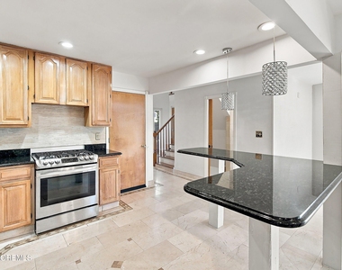 137 Marina Bay Court - Photo Thumbnail 7