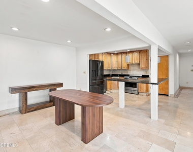 137 Marina Bay Court - Photo Thumbnail 11