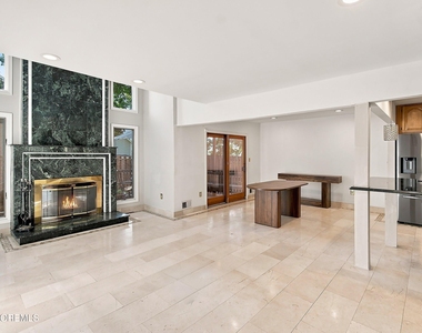 137 Marina Bay Court - Photo Thumbnail 10