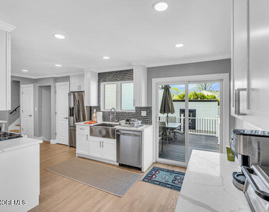300 10th Avenue - Photo Thumbnail 3