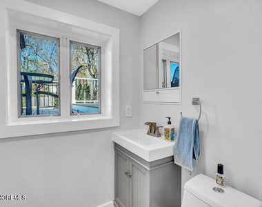 300 10th Avenue - Photo Thumbnail 8