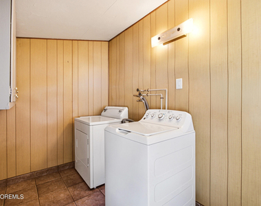 328 Aldrich Road - Photo Thumbnail 10