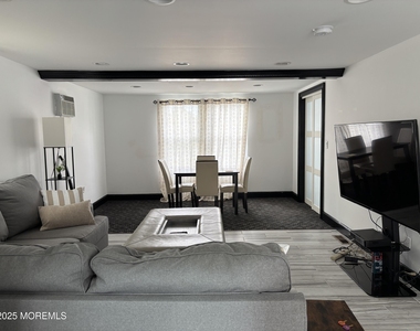 410 Burlington Avenue - Photo Thumbnail 2