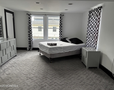 410 Burlington Avenue - Photo Thumbnail 4