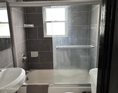 410 Burlington Avenue - Photo Thumbnail 5