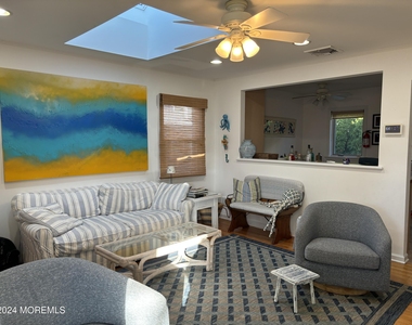 206 Beach Avenue - Photo Thumbnail 2