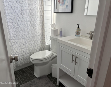 206 Beach Avenue - Photo Thumbnail 6