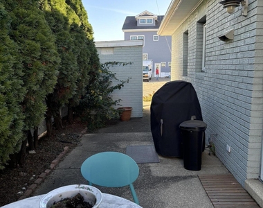 206 Beach Avenue - Photo Thumbnail 9
