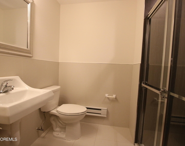 1003 Bond Street - Photo Thumbnail 3