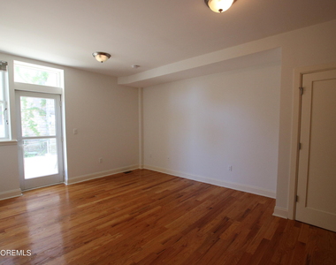 1003 Bond Street - Photo Thumbnail 5