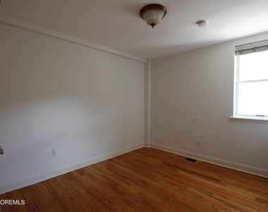 1003 Bond Street - Photo Thumbnail 7