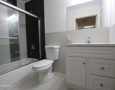 1003 Bond Street - Photo Thumbnail 8