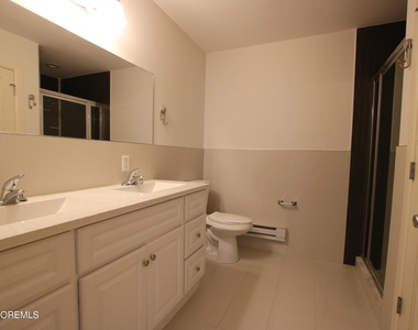 1003 Bond Street - Photo Thumbnail 6
