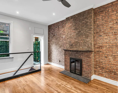 Hudson St - Photo Thumbnail 1