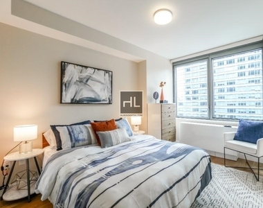 West 57th Street - Photo Thumbnail 6