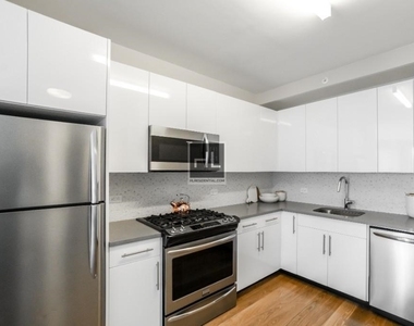 West 57th Street - Photo Thumbnail 2