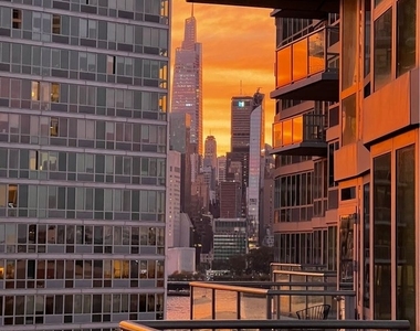 Center Boulevard - Photo Thumbnail 14