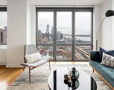 West 57th Street - Photo Thumbnail 4