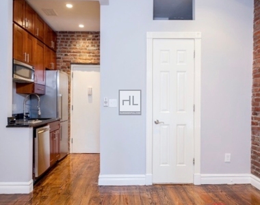 West 14 Street - Photo Thumbnail 1