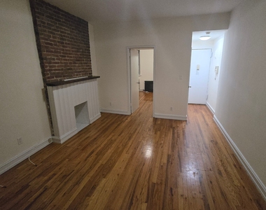 East 81 Street - Photo Thumbnail 1