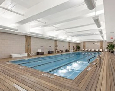 East 86th Street - Photo Thumbnail 5