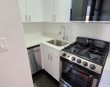 East 35 Street - Photo Thumbnail 3