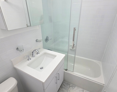 East 35 Street - Photo Thumbnail 5