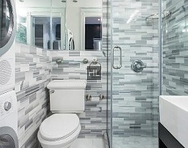West 52 Street - Photo Thumbnail 2